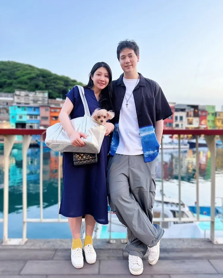 惟毅（右）和老婆2021年結婚。翻攝自惟毅臉書