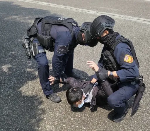 台版柬埔寨害3死！貪警收首腦賓士、300萬洩個資　律師收700萬助串供