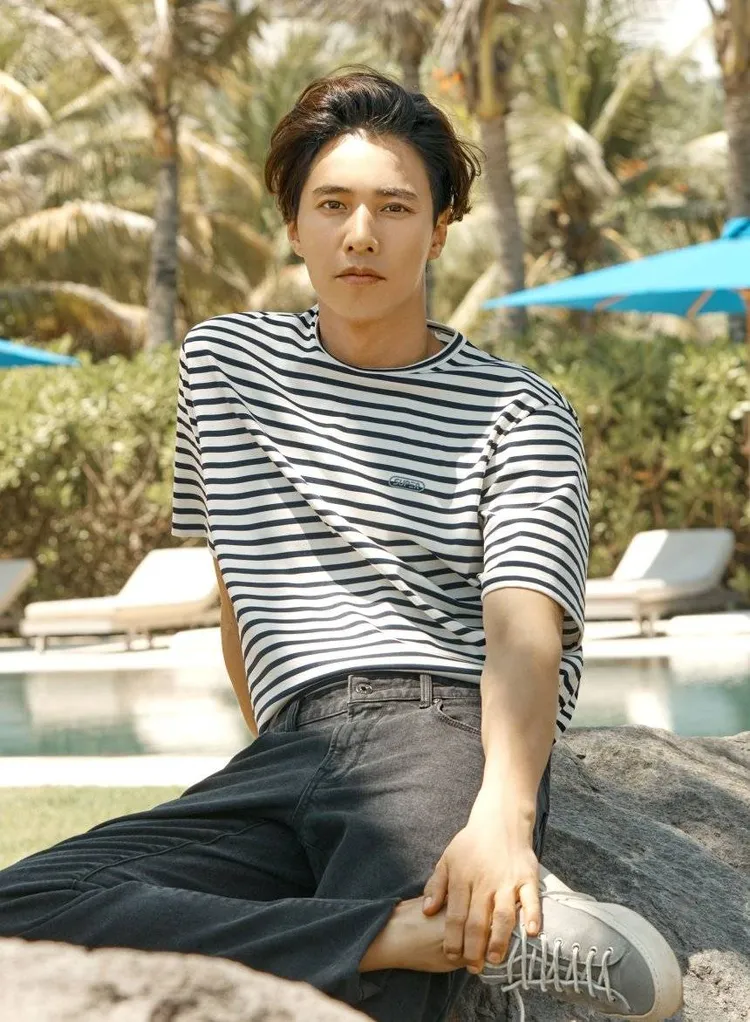 45歲元斌逆生長，依舊維持帥氣英姿。翻攝OLZEN