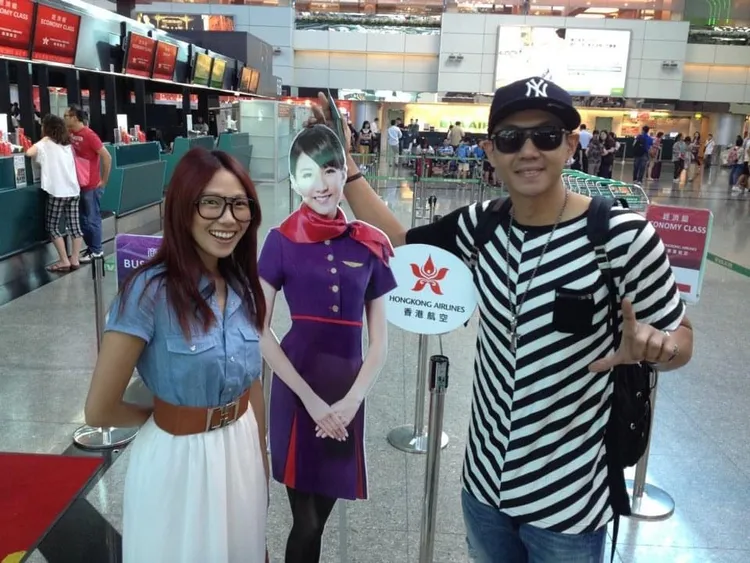 黑人(右)和大牙2012一起主持香港節目。翻攝自黑人臉書