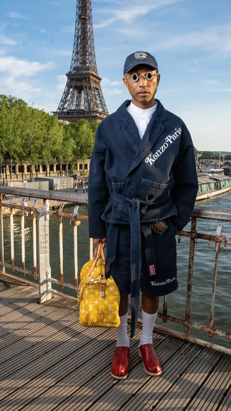 「菲董」日前出席KENZO巴黎2024春夏大秀時，也盡責地帶上了全新LV Speedy手袋亮相。品牌提供