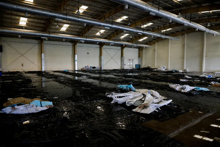 臨時停屍間的部分遺體。路透社