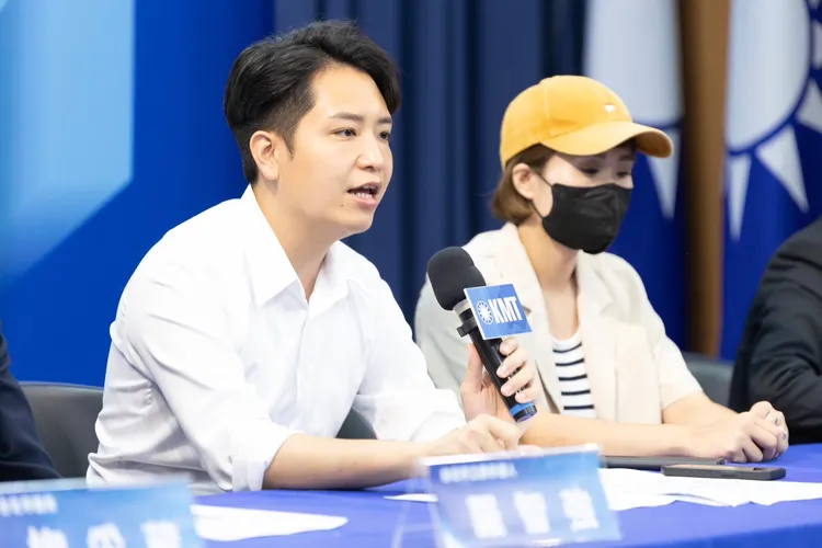 羅廷瑋昨北上國民黨中央黨部開記者會，指賴佳微對他死亡威脅。羅廷瑋辦公室提供