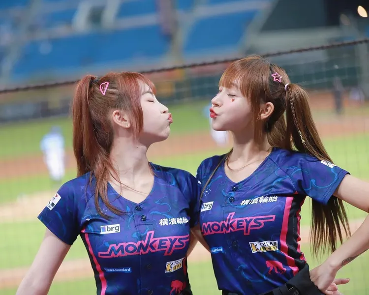 林襄昨（6）日她曬出與「新人學妹」心韻的合照。翻攝林襄IG