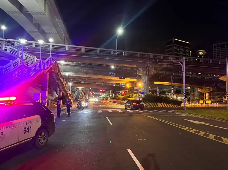 警方到場調查。翻攝畫面