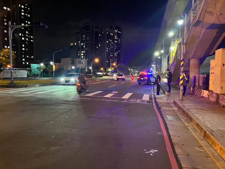 路口有斑馬線。翻攝畫面