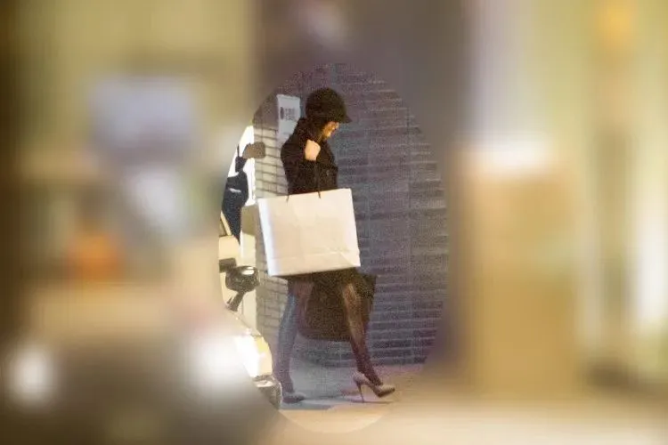 廣末涼子當年夜訪佐藤健的打扮。翻攝《女性SEVEN》