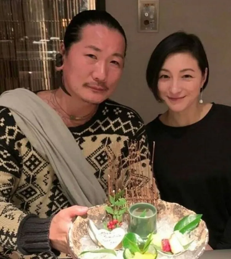 廣末涼子（右）與第2任老公Candle JUNE結婚13年。翻攝Candle JUNE IG