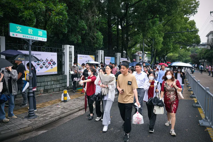 浙江寧波一間考場外。新華社