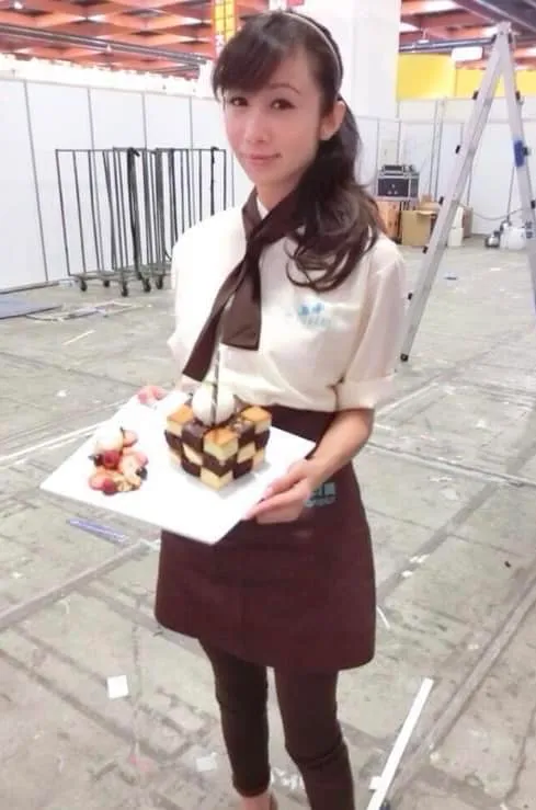 民進黨台北市議員許淑華大學時在公館賣過炸雞排。翻攝臉書「許淑華Hsu Shu-Hua」