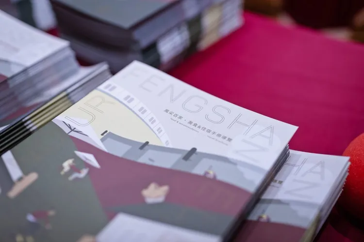 Terry與鳳山在地美食、餐旅品牌結盟，成立餐旅聯盟「鳳采百家」，並出版美食住宿手冊導覽。取自碧南庄臉書粉專