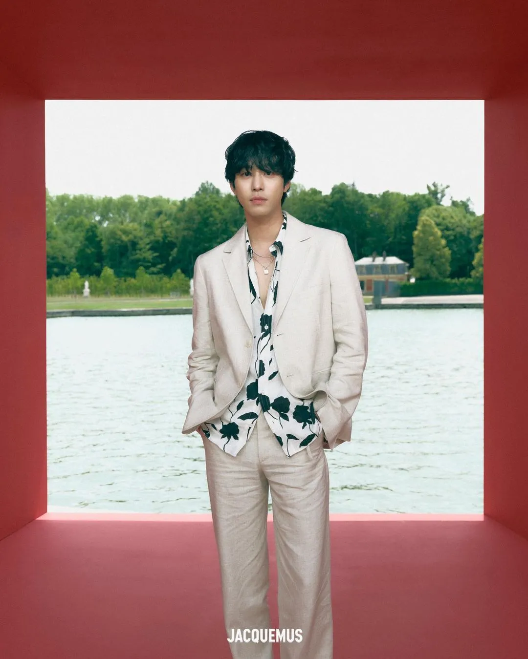 韓國男神安孝燮也現身秀場看秀。翻攝jacquemus IG