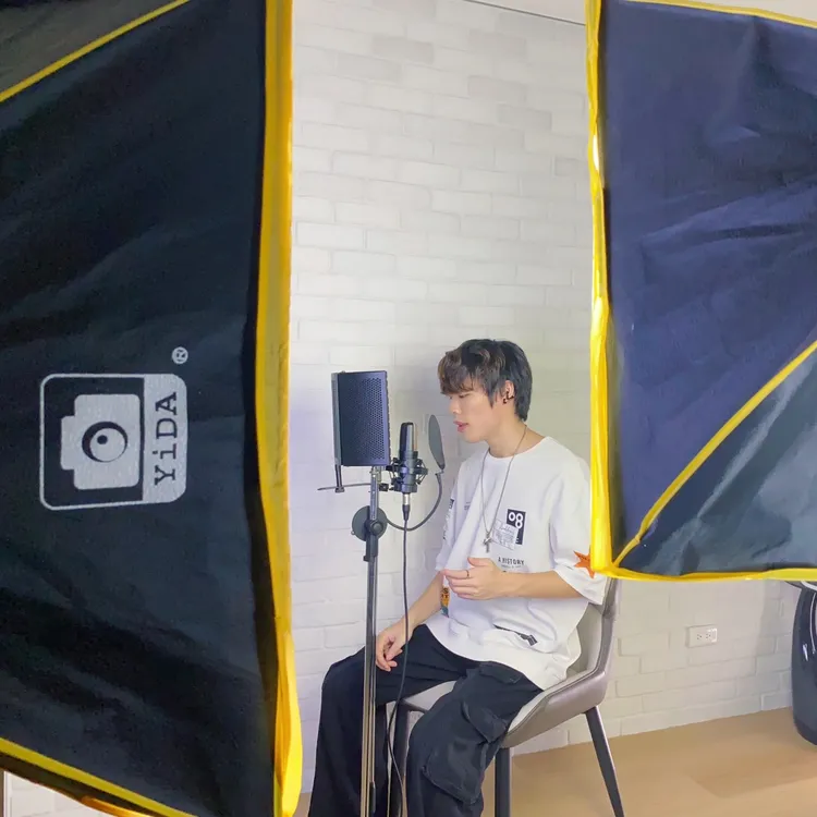 吳宇凡埋首音樂創作。大海娛樂提供