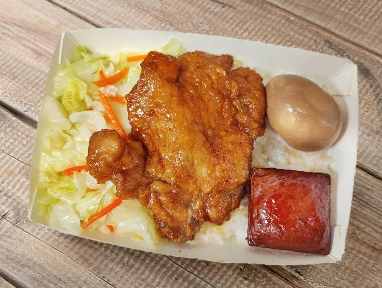 台鐵現在販售的60元排骨便當菜色已經沒有滷豆皮。翻攝台鐵便當官網