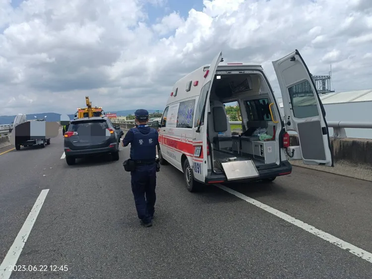 救護車到場，發現朱男已明顯死亡。民眾提供