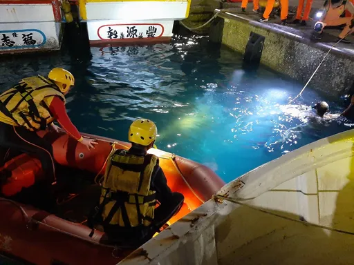 基隆正濱漁港「輪椅男」墜海! 打撈上岸已無生命跡象