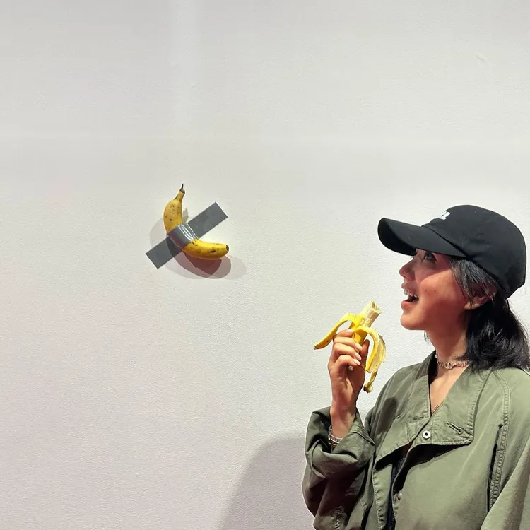 鴨舌帽是她最近相當喜歡的穿搭單品。翻攝zumaizing IG