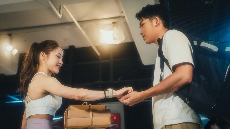 王ADEN（右）化身純情追男仔。王ADEN提供