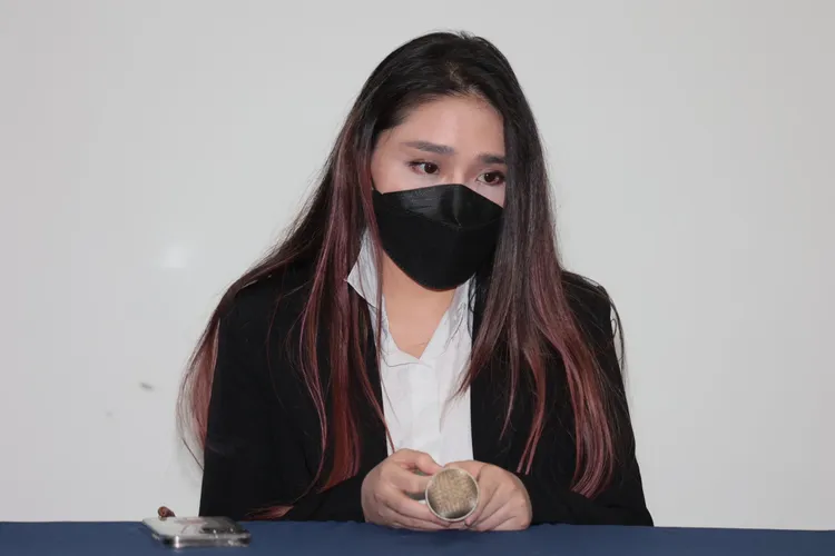 李伊妍在記者會描述被廖峻性騷過程。彭欣偉攝