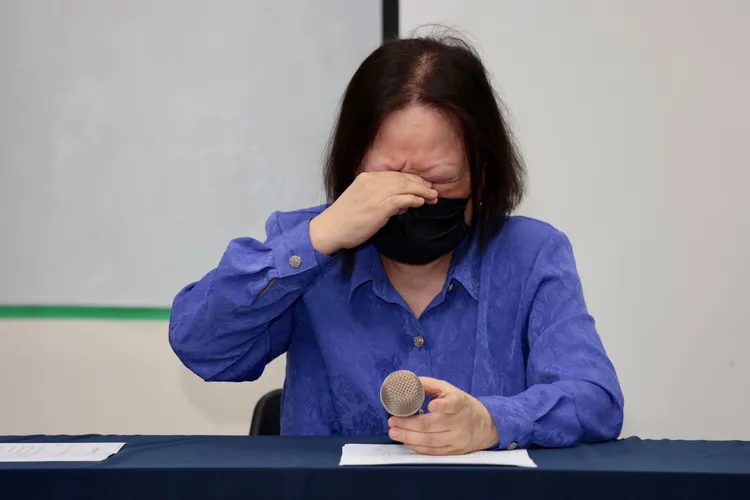 李伊妍媽媽講到女兒當年差點被秦偉性侵，心疼落淚。彭欣偉攝