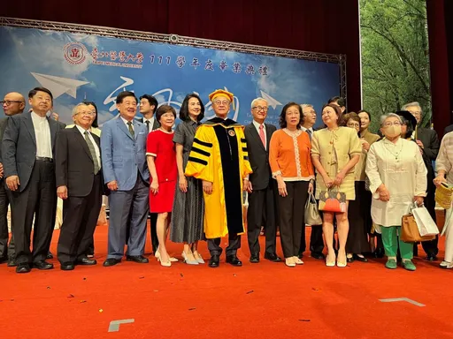 新光金改選大戰開打前 吳東進吳東亮首度公開同台照曝光