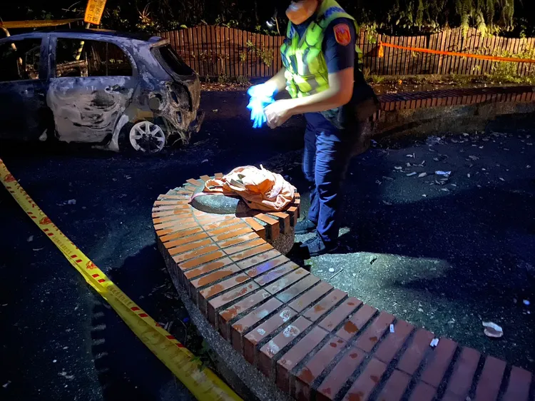 警消在附近發現死者個人物品。民眾提供