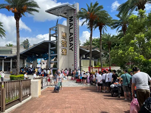 端午連假首日人潮擠爆遊樂區 排隊人龍300公尺!台中麗寶馬拉灣祭好康