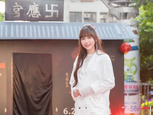 金鐘女歌手親揭超恐怖靈異體驗 照鏡子驚見綠色鬼頭嚇傻