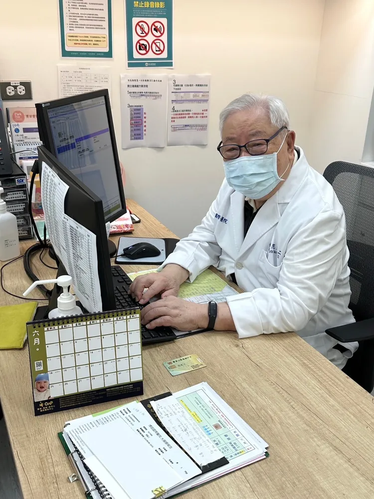 范宏二行醫63年，是台灣首位大腸直腸外科專科醫師。博田國際醫院提供