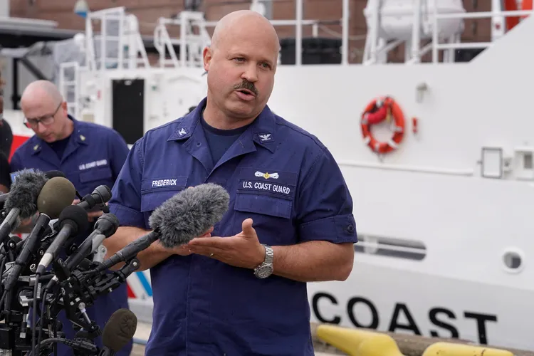 美國海岸防衛隊上校佛瑞德里克先前表示，潛水器內只剩下「40個小時氧氣存量」。美聯社