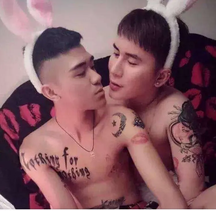 余小泉（右）被何承熹爆料其實是同性戀。翻攝微博