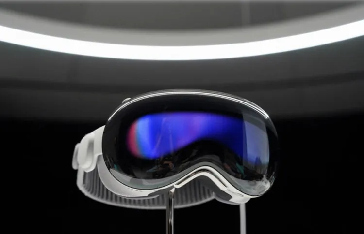 蘋果首款VR頭戴裝置Vision Pro。路透