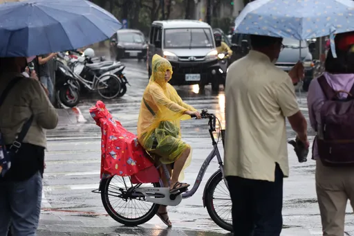 8縣市大雨特報!慎防雷擊劇烈天氣 「端午連假」雨神攪局