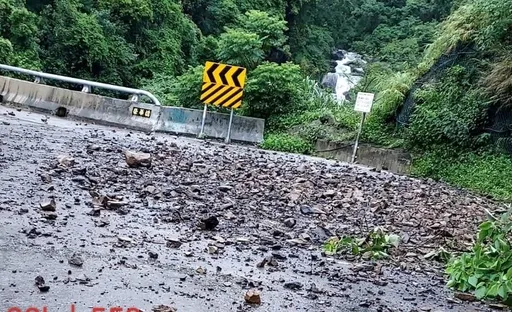 瑪娃颱風外圍環流帶來大雨　台7線復興路段6處土石崩落