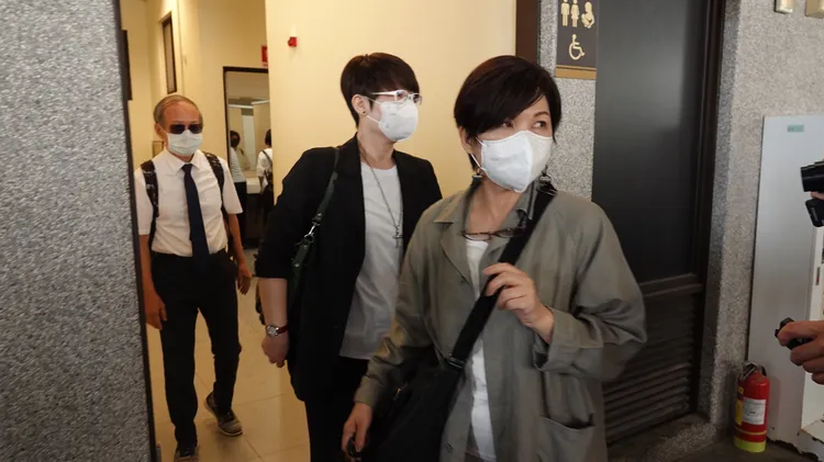 楊貴媚快步離去。彭欣偉攝