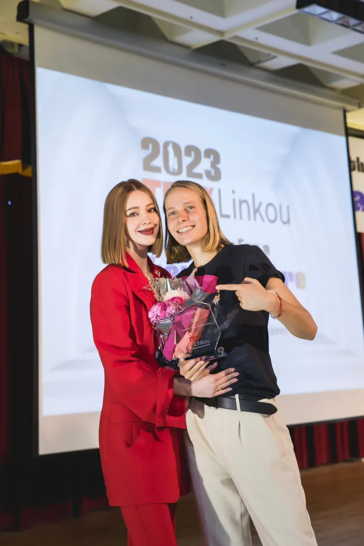 安妮親妹妹Lena (右)到場支持姐姐。Beck攝