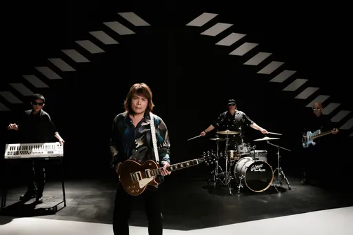 伍佰以「階梯」寓意人生中充滿抉擇　MV拍了14小時才收工