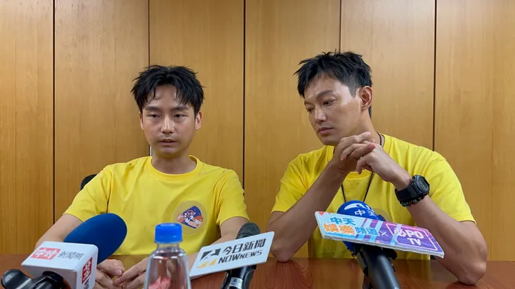 威廉（右）和大鶴受訪聊許傑輝。趙大智攝