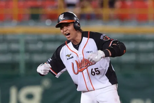 陳重羽清壘二壘打助統一獅單局灌7分 勝富邦悍將中止3連敗