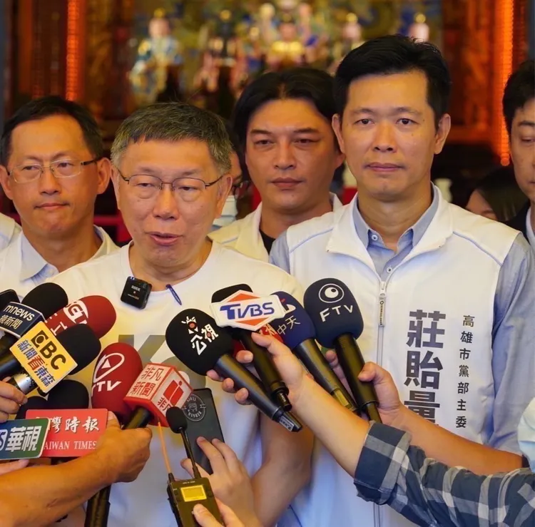 民眾黨將由柯文哲帶領小雞攻佔立委席次。翻攝畫面