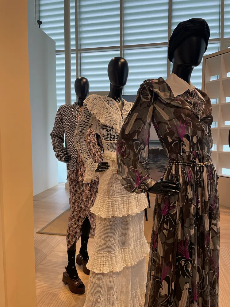 塞內加爾常見的朱槿花，成為系列的印花設計靈感。張家玲