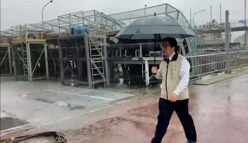 台南今早短時強降雨   黃偉哲突襲視察抽水站瞭解防汛整備