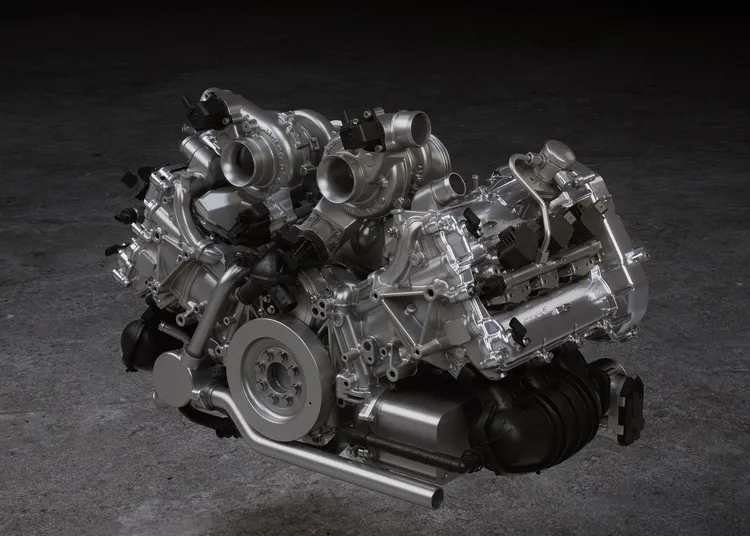 Artura的動力心臟採用的是代號M630的3.0升V6雙渦輪增壓引擎本體，雙渦輪就安置在120度的夾角空間中。原廠照片