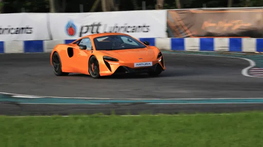 壹蘋試駕|在卡丁車賽道開超跑 McLaren Artura油電開攻樂趣滿溢