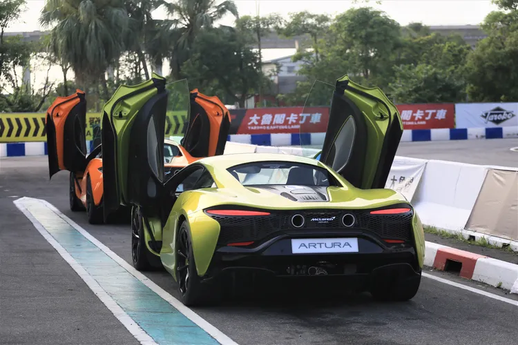 Artura是第一款非限量生產的插電式油電McLaren，對於品牌電氣化的發展路程上也具有舉足輕重的地位。林浩昇攝