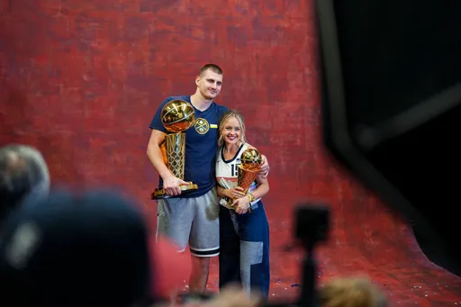 這位FMVP也太搞笑!金塊約科奇受訪自爆:獎盃不見了