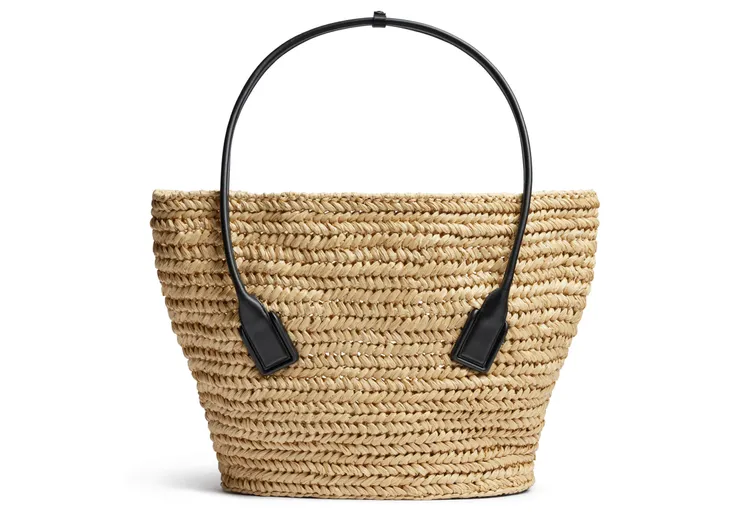 Arco拉菲草編織大型托特包，9萬1400元。品牌提供