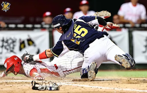 中信兄弟岳政華長傳擋下味全龍超前分 「天母條款」雙方言和