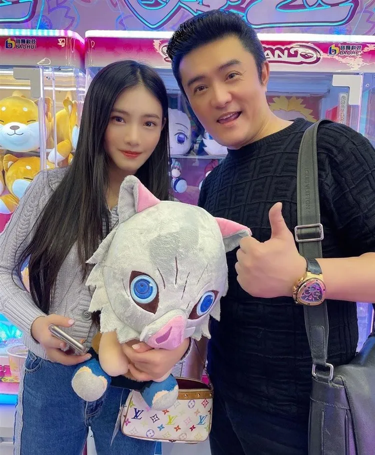 李㼈（右）仍是女兒李紫嫣最強後盾。李紫嫣提供