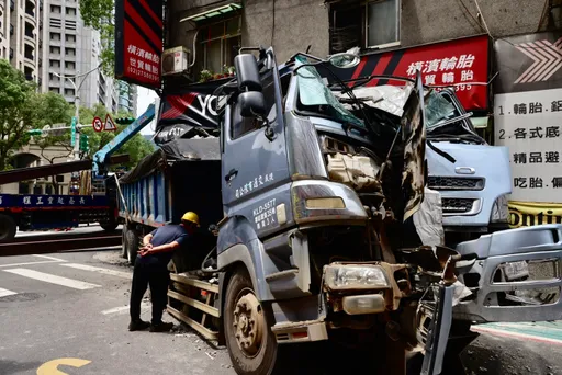 信義區砂石車撞斷民宅結構柱　受災戶可以回家了！